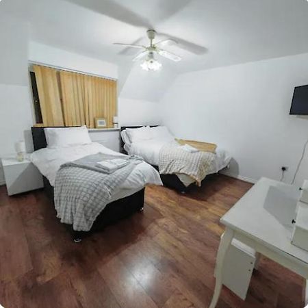 Kingdom Residence Манчестър Екстериор снимка