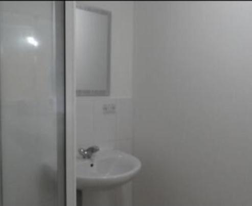 Kingdom Residence Манчестър Екстериор снимка